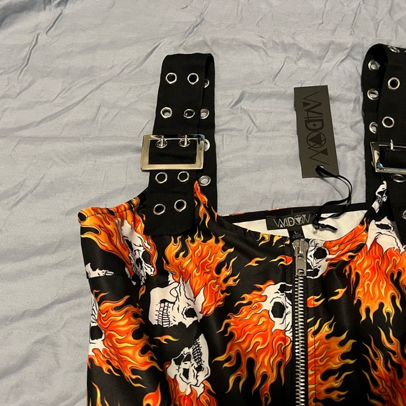 NWT Dolls Kill Widow Flaming Flame Skulls Crop Top Size L - Picture 4 of 6